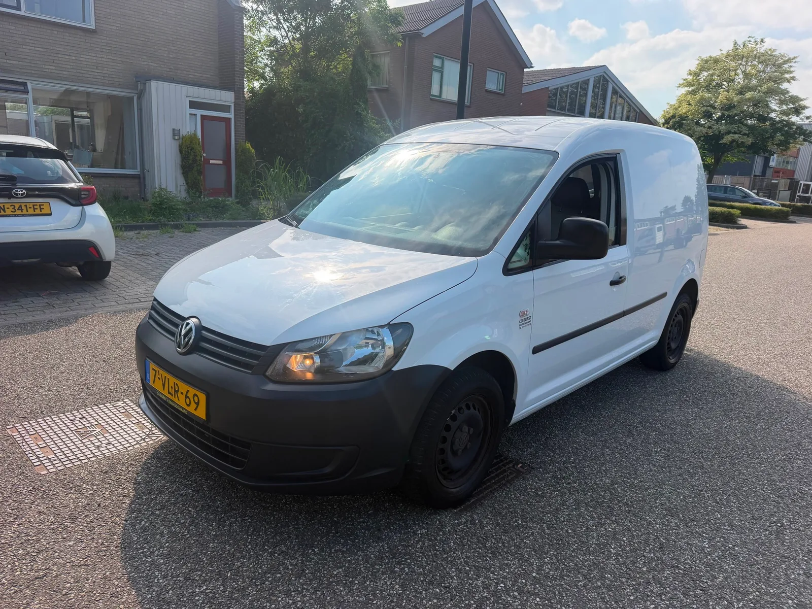 Volkswagen Caddy (2011) — foto 1