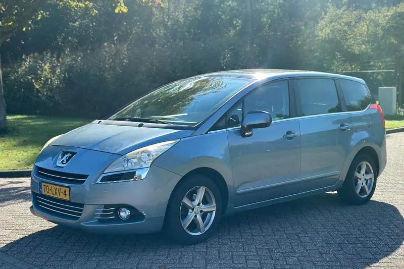 Peugeot 5008 (2010)
