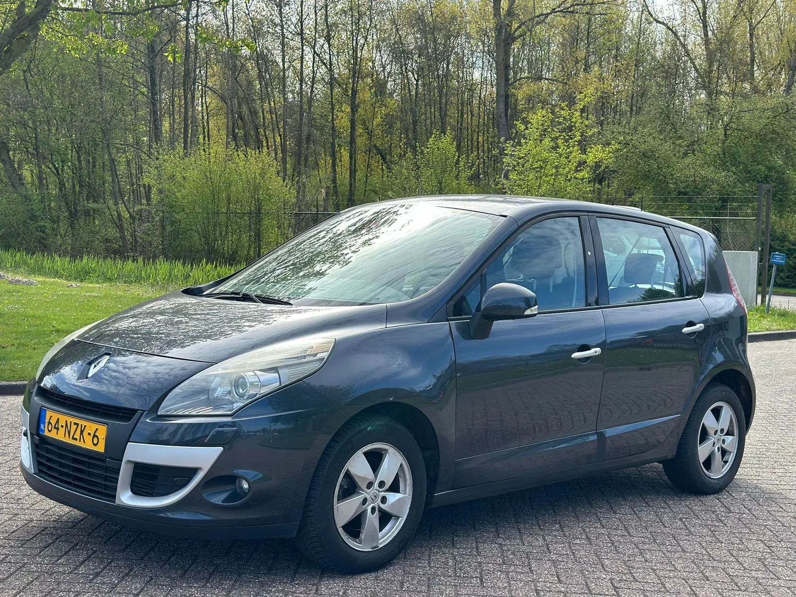 Renault Scénic (2011) — foto 1