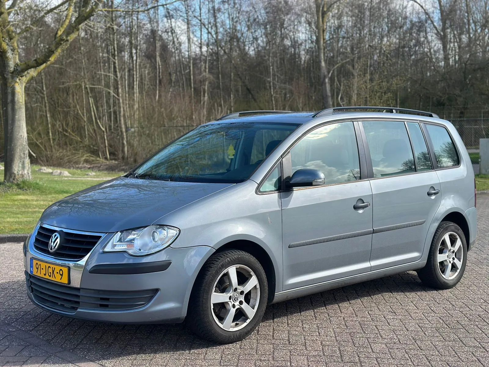Volkswagen Touran (2009) — foto 1