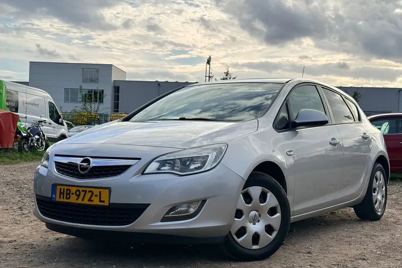 Opel Astra (2010)