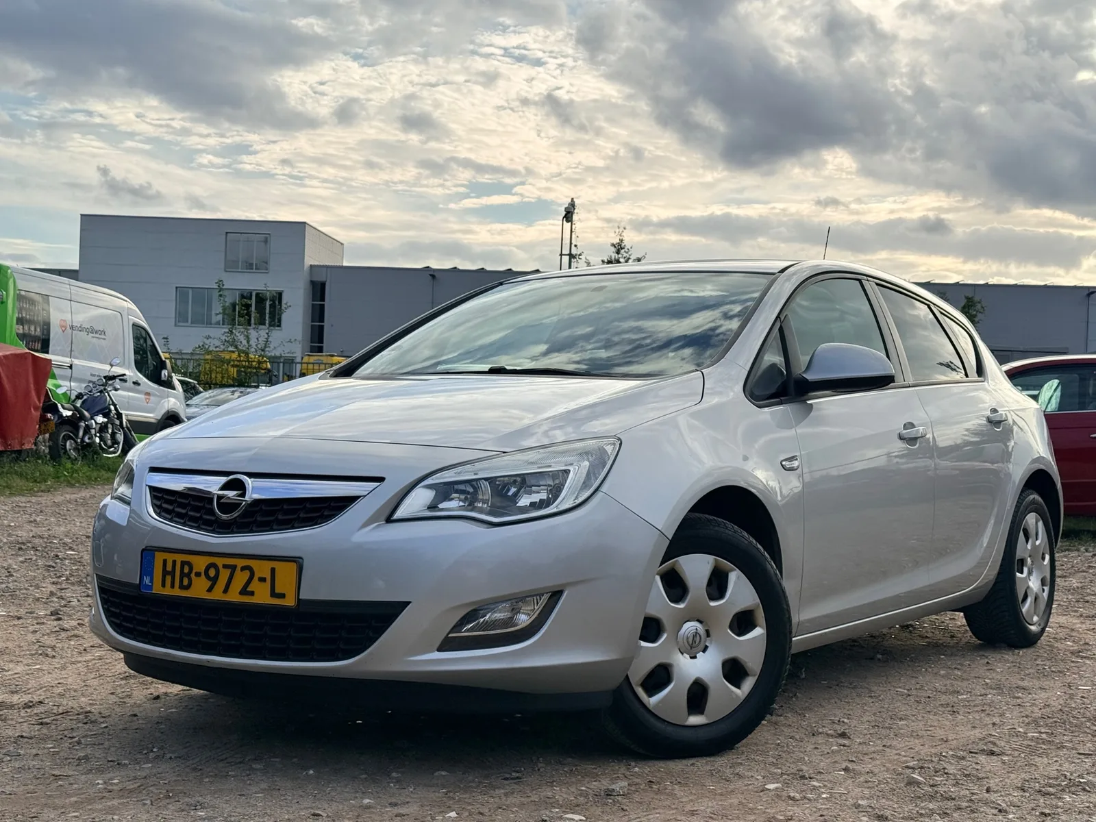 Opel Astra (2010) — foto 1