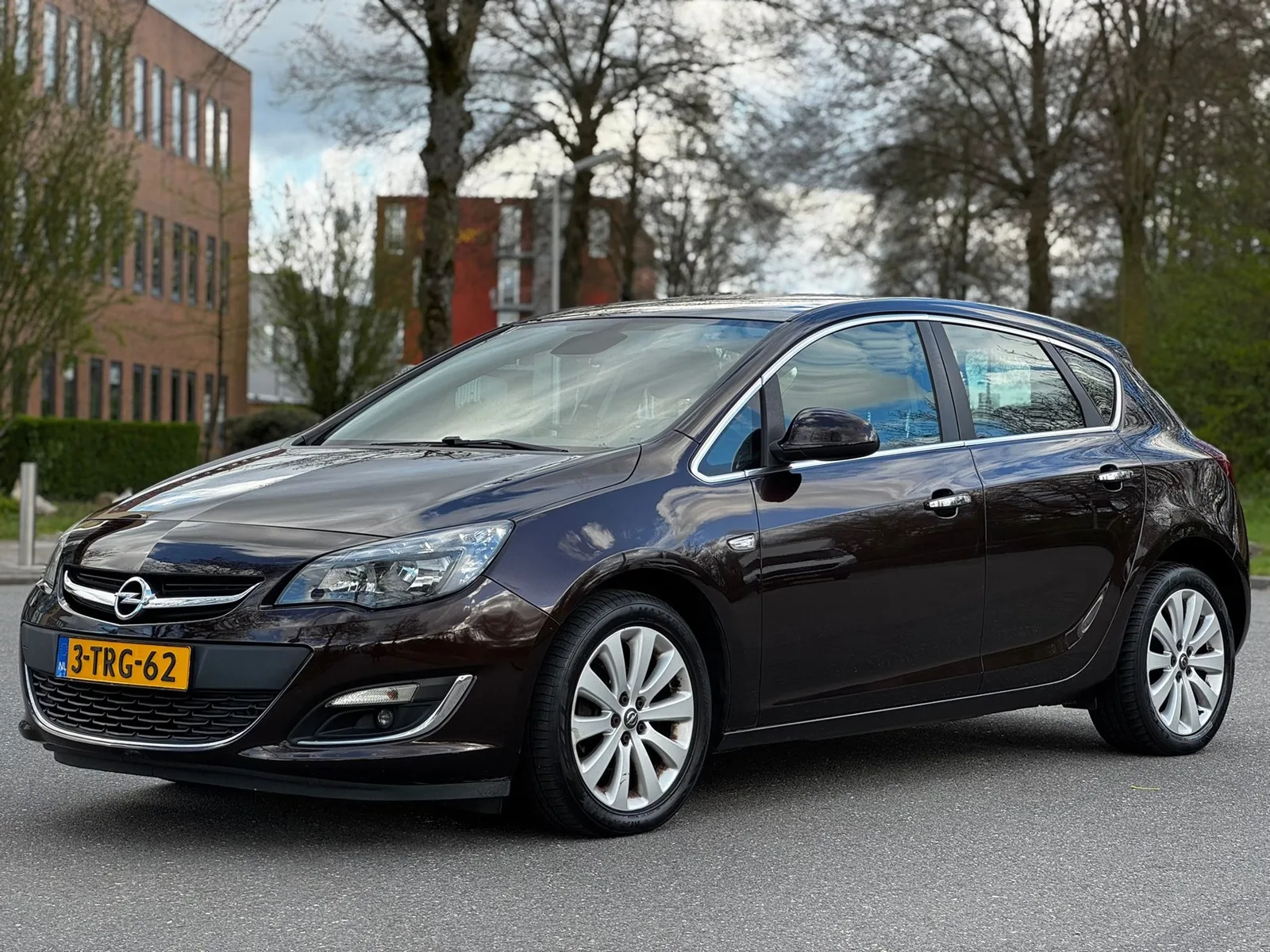 Opel Astra (2013) — foto 1