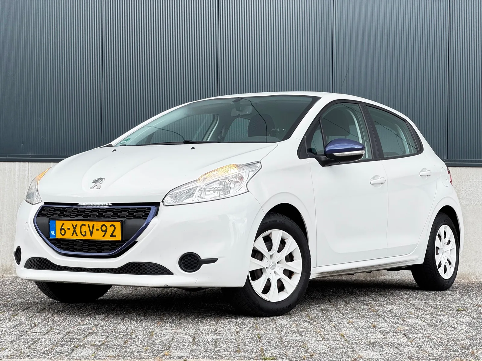 Peugeot 208 (2014) — foto 1
