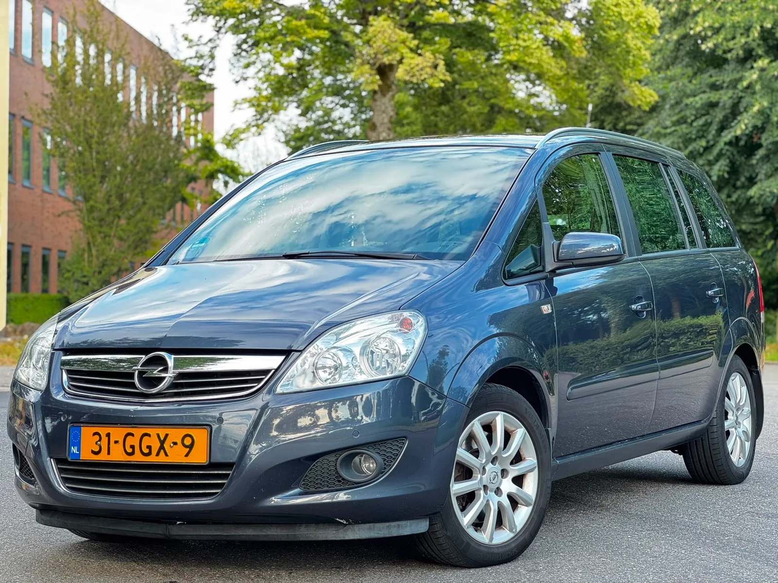 Opel Zafira (2008) — foto 1
