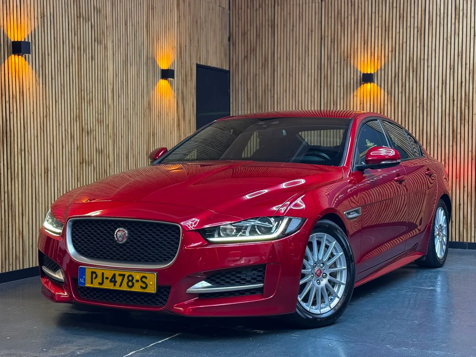 Jaguar XE (2017) — foto 1