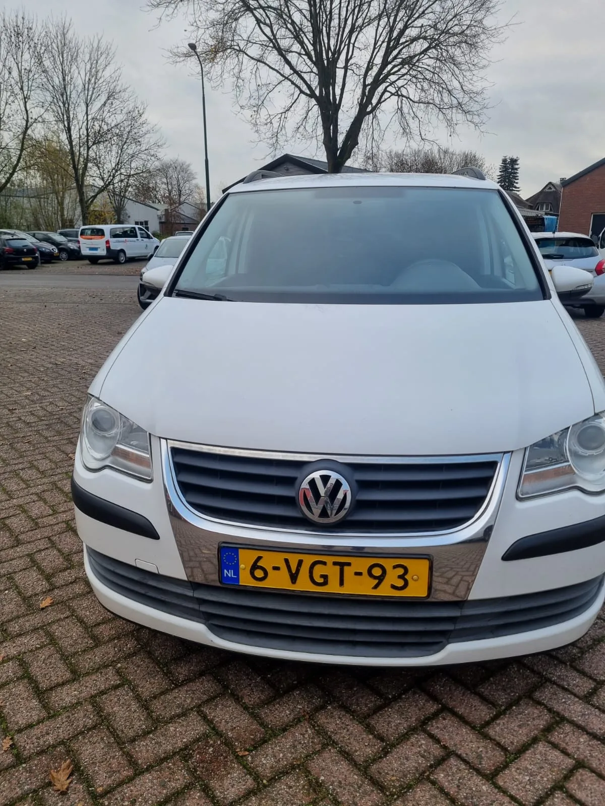 Volkswagen Touran (2010) — foto 1