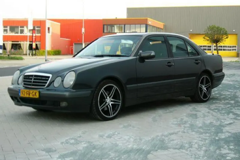 Mercedes-Benz E-Klasse (2000)