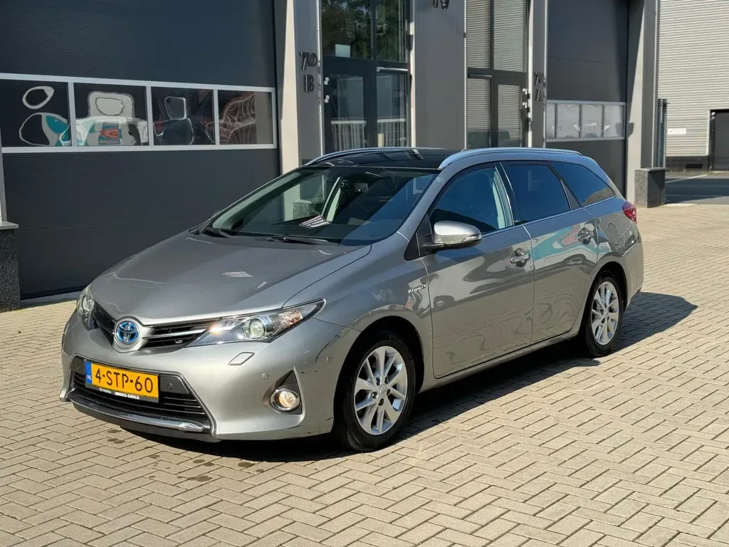 Toyota Auris (2014) — foto 1