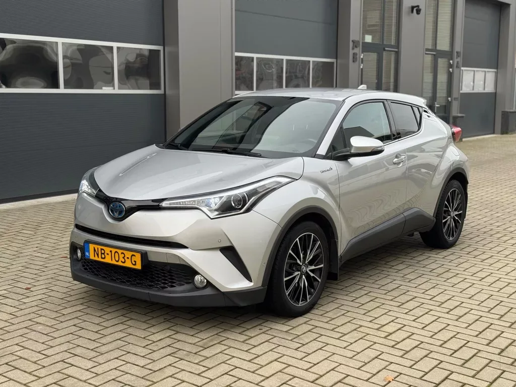 Toyota C-HR (2017) — foto 1