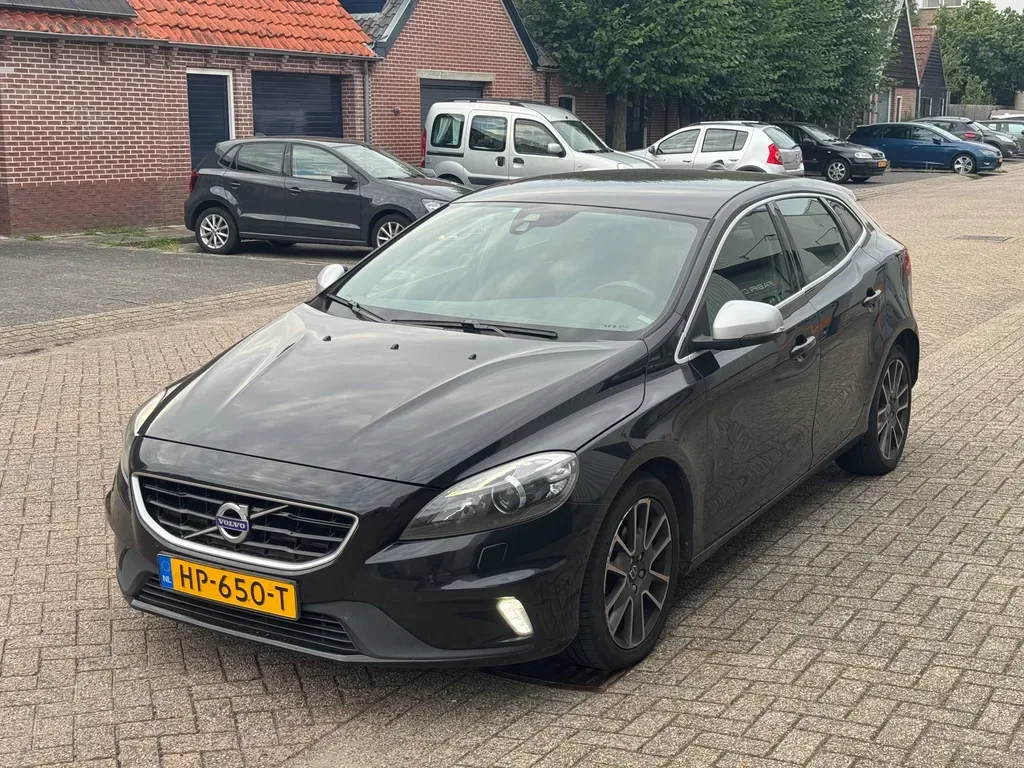 Volvo V40 (2015) — foto 1