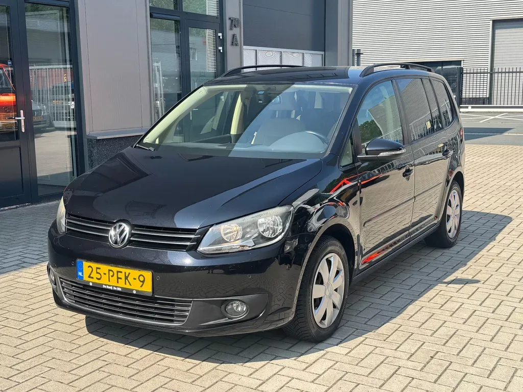 Volkswagen Touran (2011) — foto 1