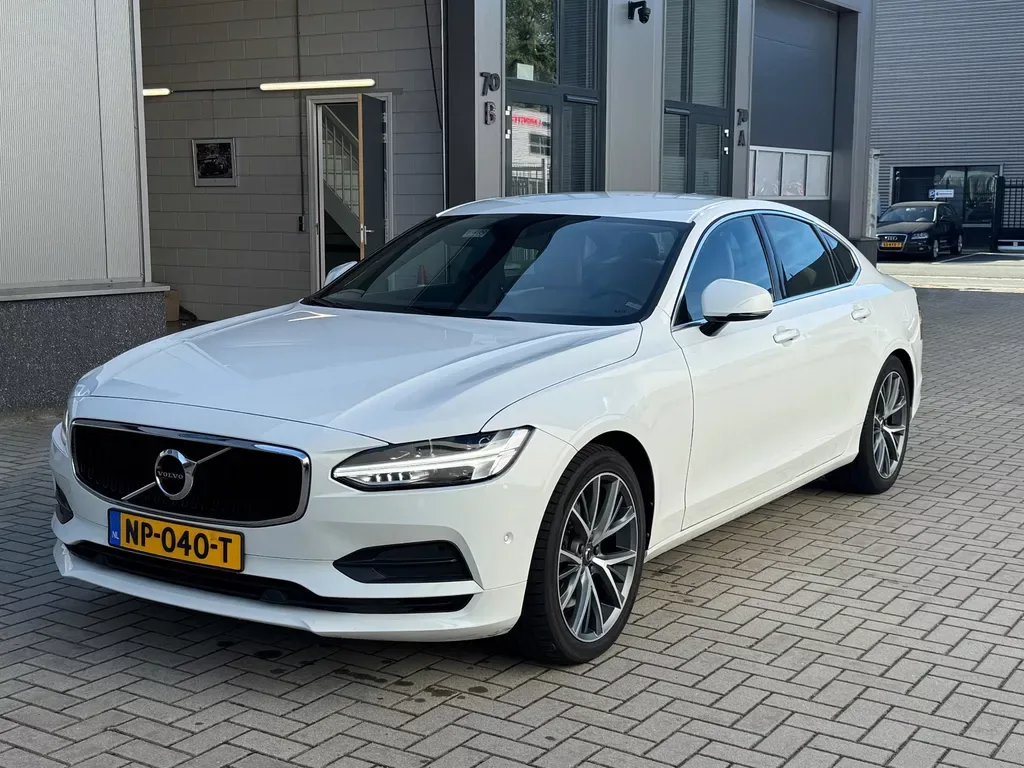 Volvo S90 (2017) — foto 1