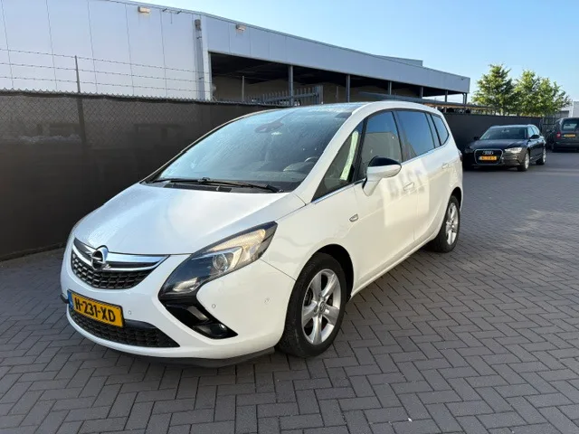 Opel Zafira Tourer (2016) — foto 1