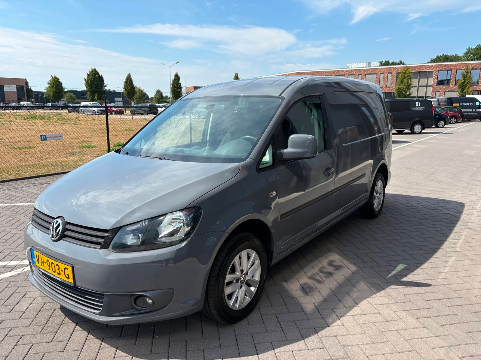 Volkswagen Caddy (2015) — foto 1
