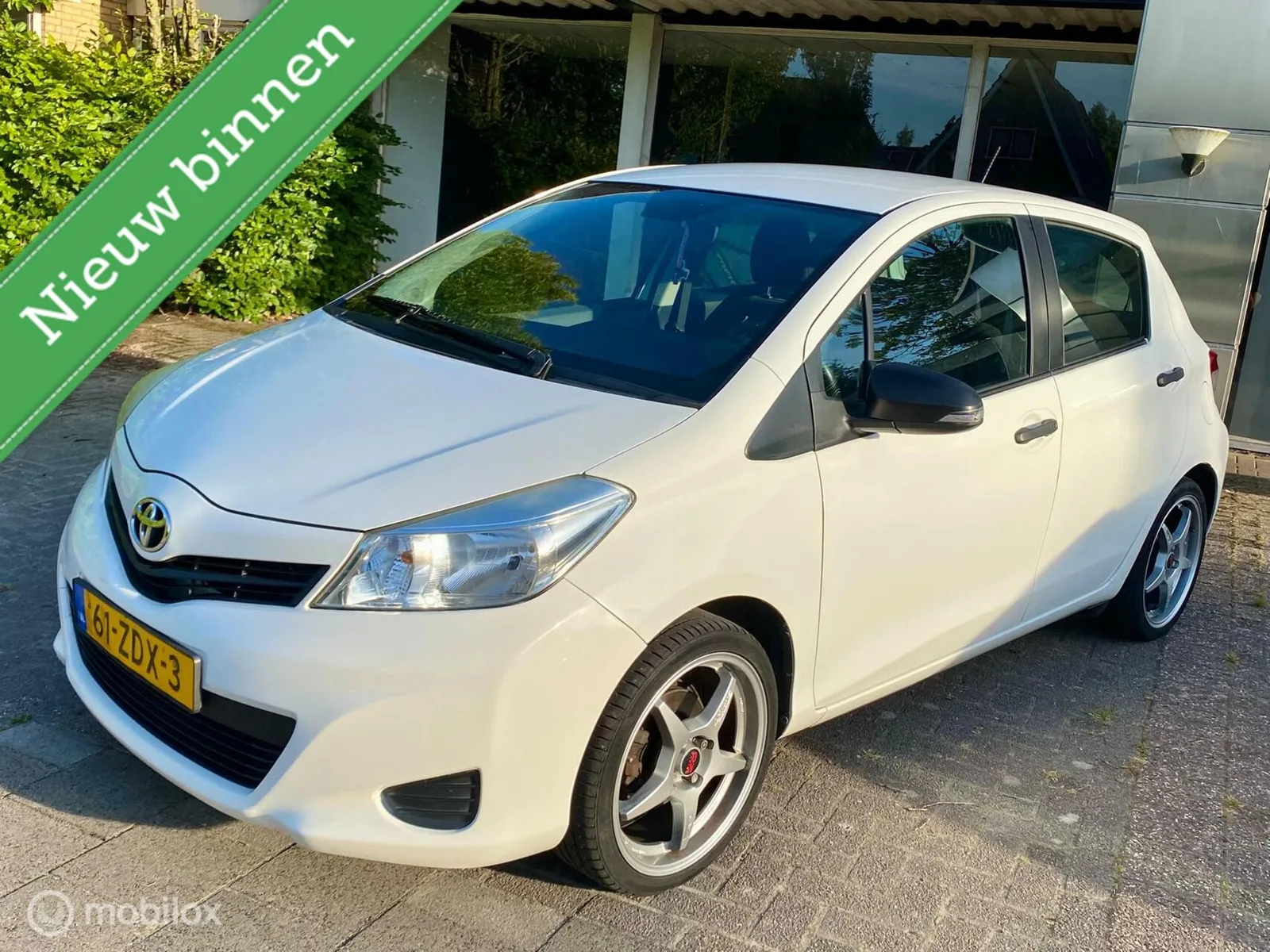 Toyota Yaris (2012) — foto 1