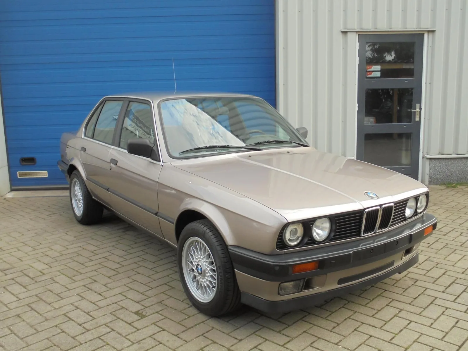 BMW 3-Serie (1989) — foto 1