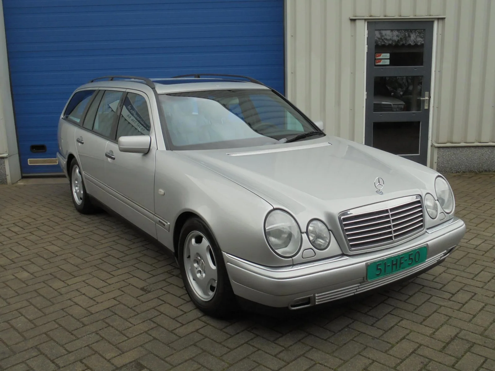 Mercedes-Benz E-Klasse (1983) — foto 1
