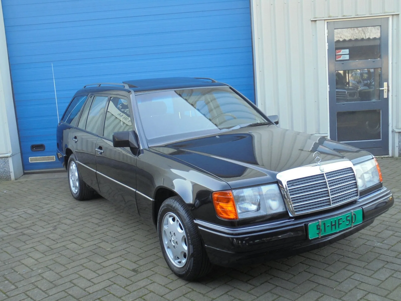 Mercedes-Benz 200-Serie (1986) — foto 1