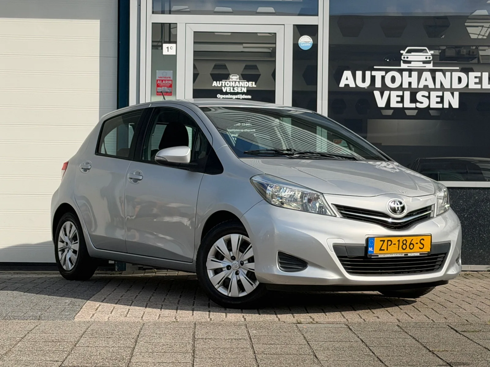 Toyota Yaris (2014) — foto 1