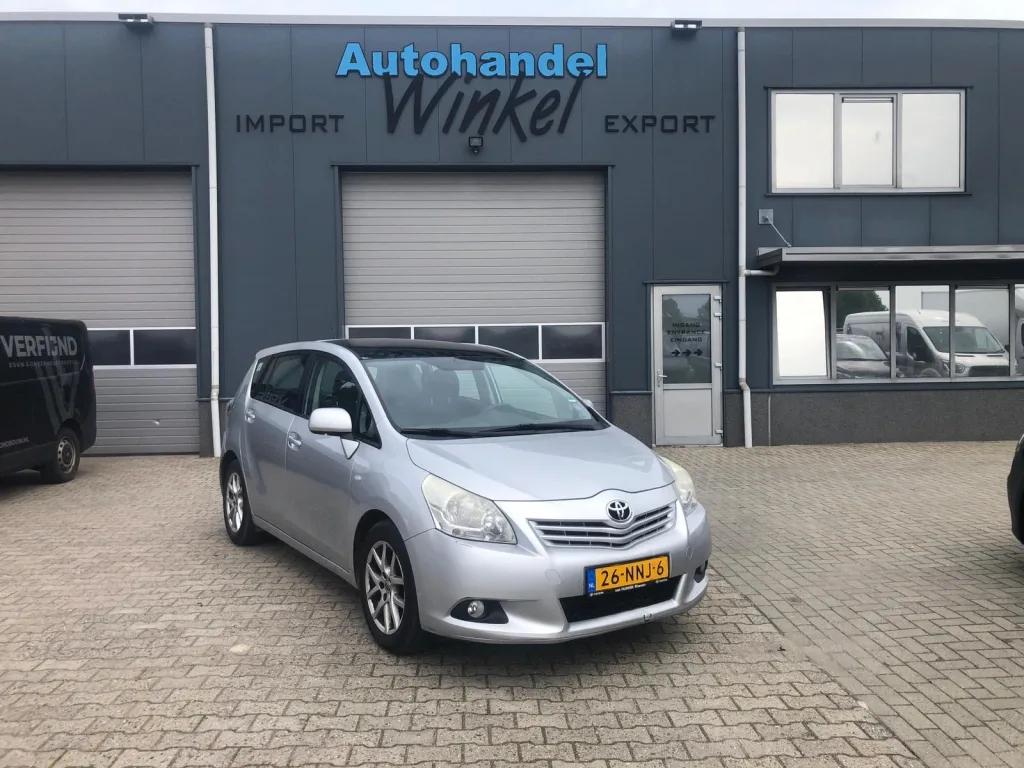 Toyota Verso (2010) — foto 1