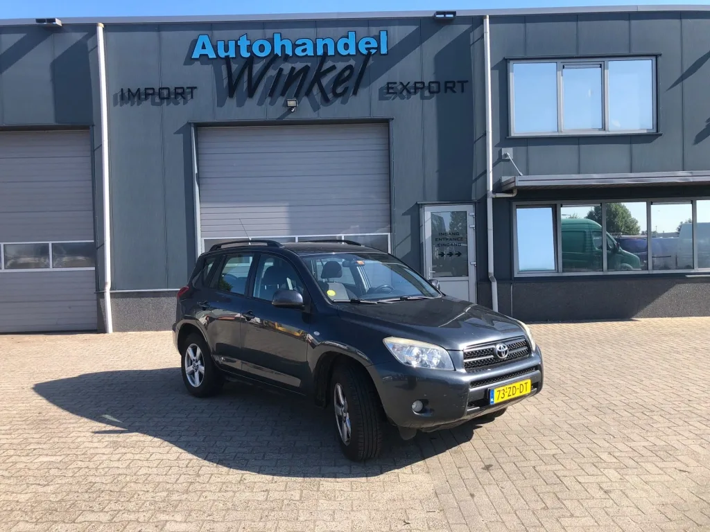 Toyota RAV4 (2008) — foto 1