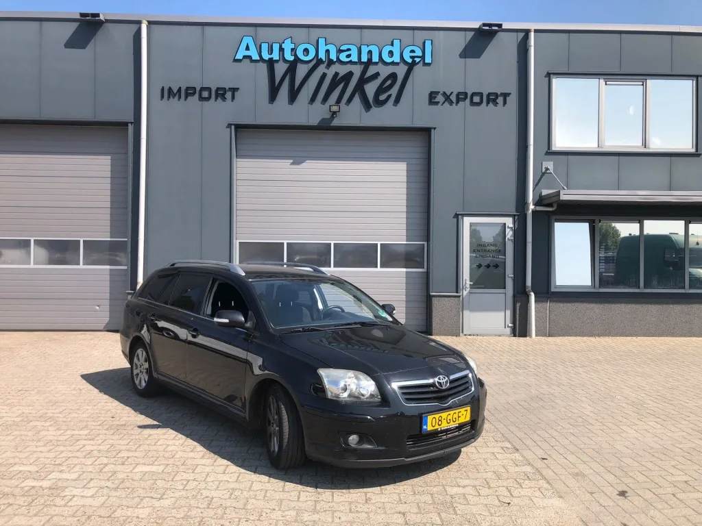 Toyota Avensis (2008) — foto 1