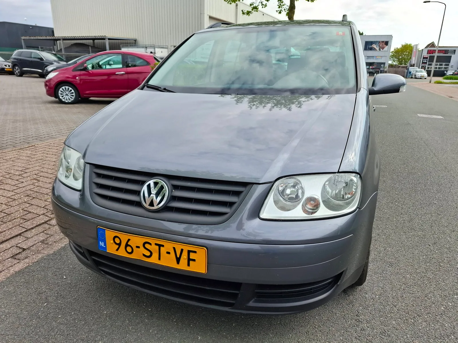 Volkswagen Touran (2006) — foto 1