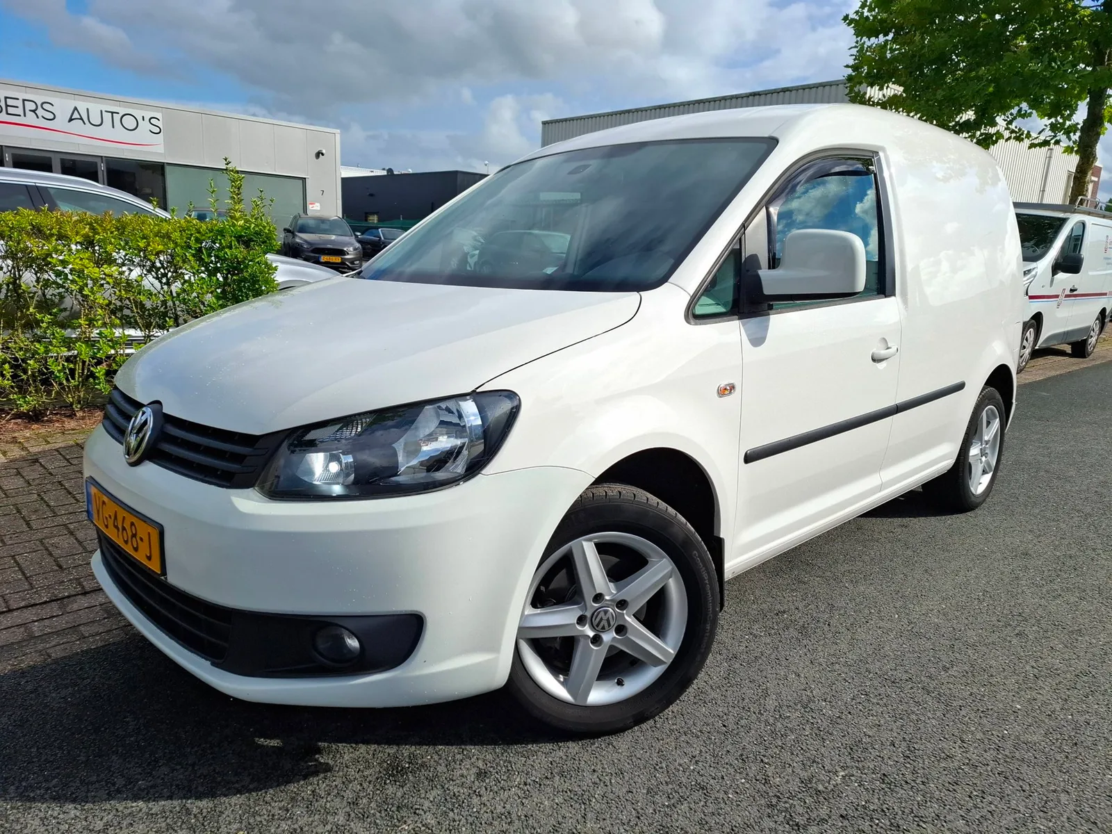 Volkswagen Caddy (2013) — foto 1