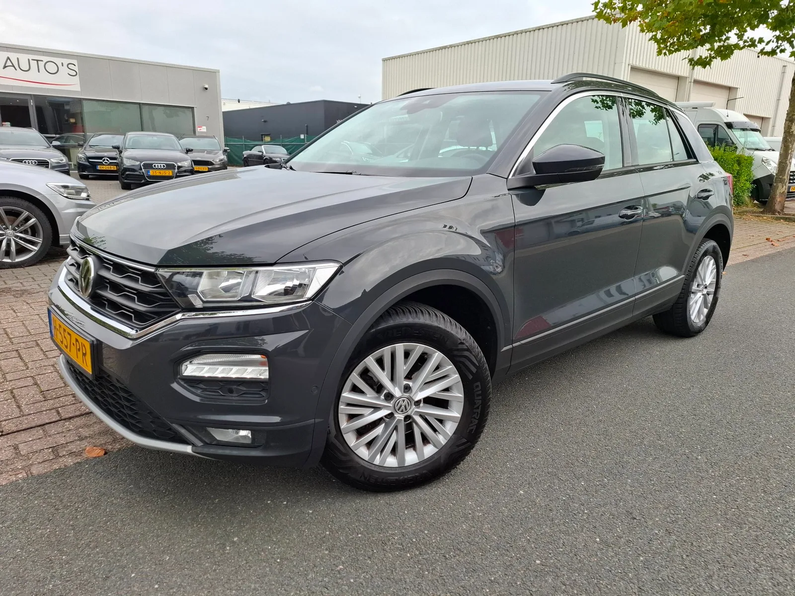 Volkswagen T-Roc (2020) — foto 1