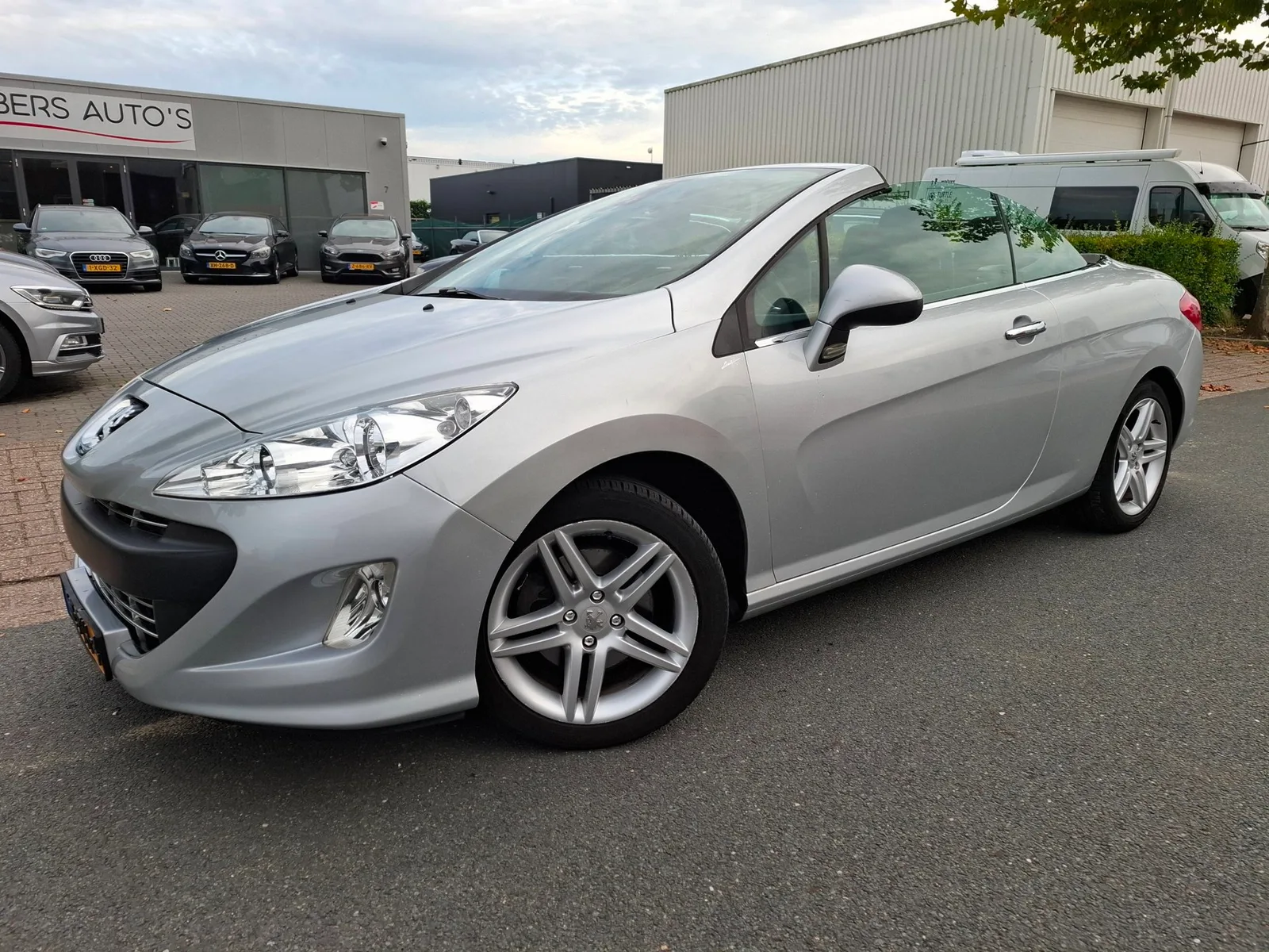 Peugeot 308 (2010) — foto 1