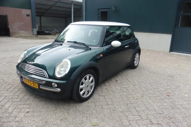 MINI Cooper (2004)