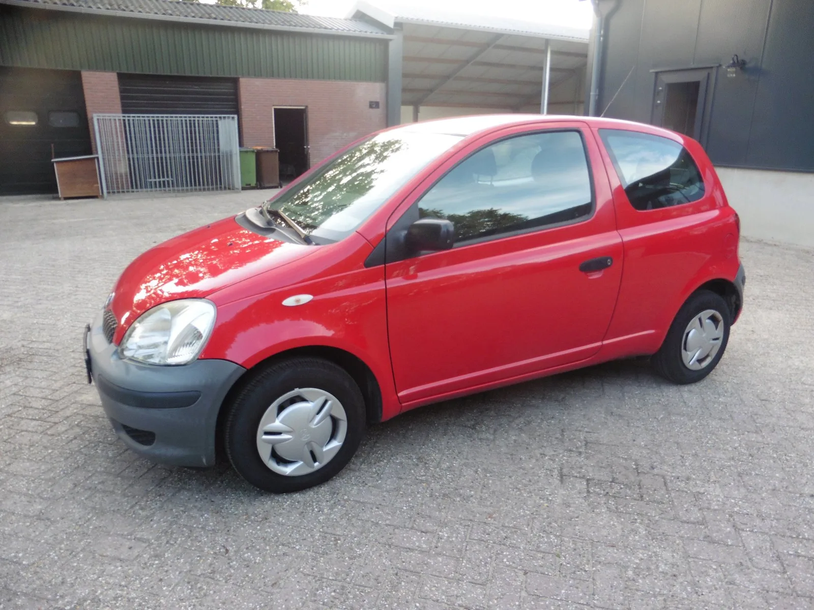 Toyota Yaris (2004) — foto 1