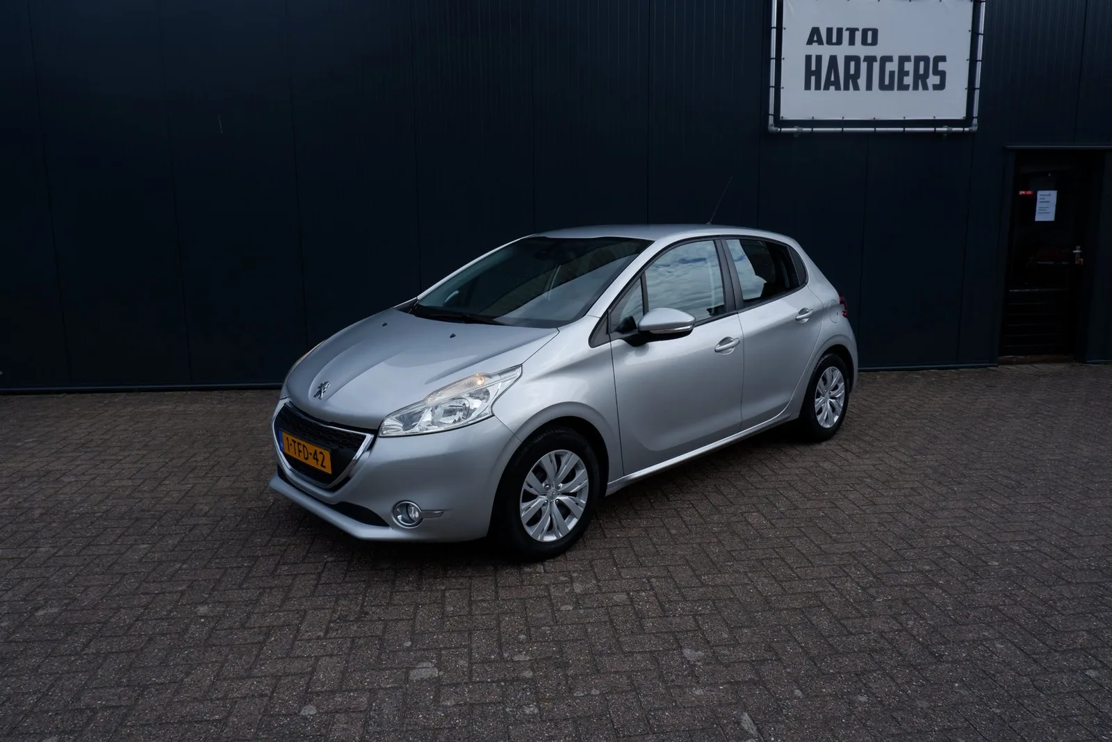 Peugeot 208 (2014) — foto 1