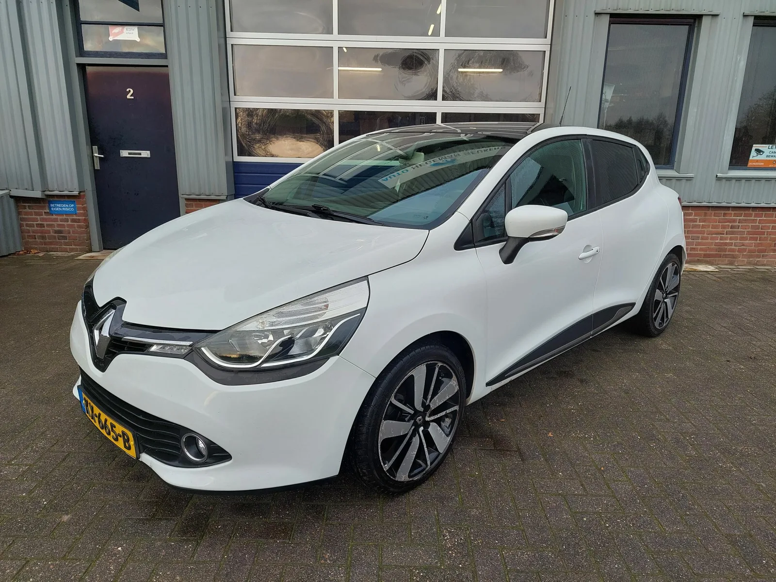 Renault Clio (2016) — foto 1