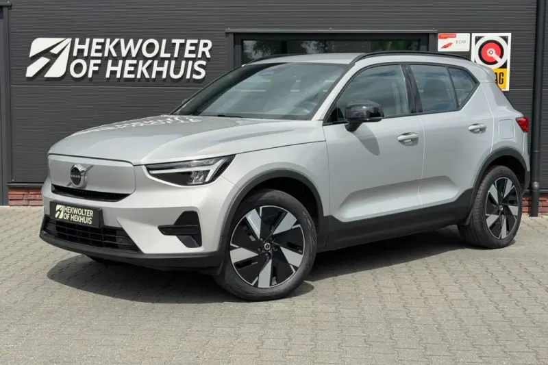 Volvo XC40 (2023)