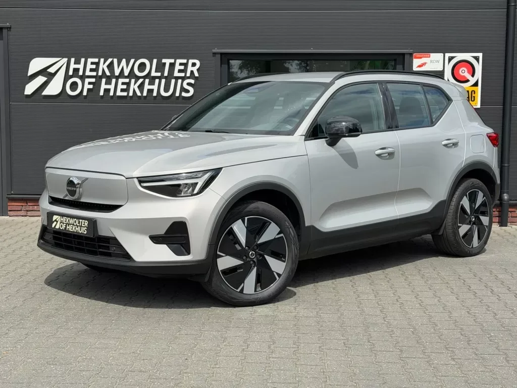Volvo XC40 (2023) — foto 1