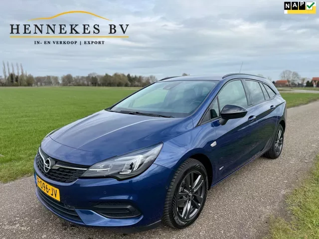 Opel Astra (2022) — foto 1