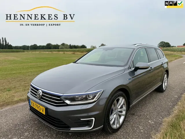 Volkswagen Passat (2016) — foto 1