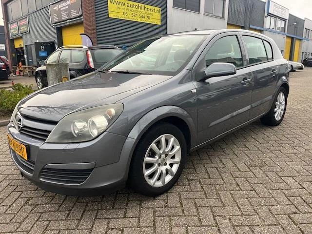 Opel Astra (2005) — foto 1