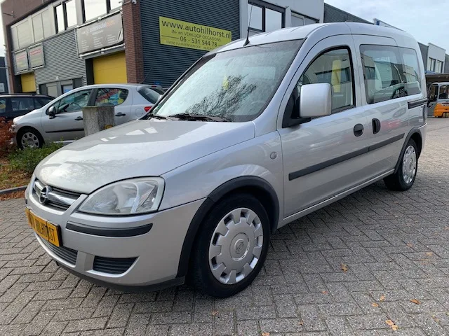 Opel Combo Tour (2010) — foto 1