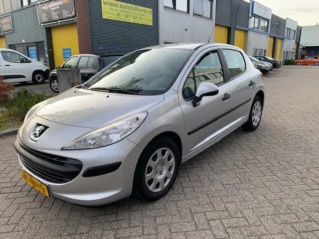 Peugeot 207 (2006) — foto 1