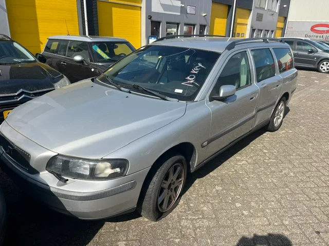 Volvo V70 (2003) — foto 1