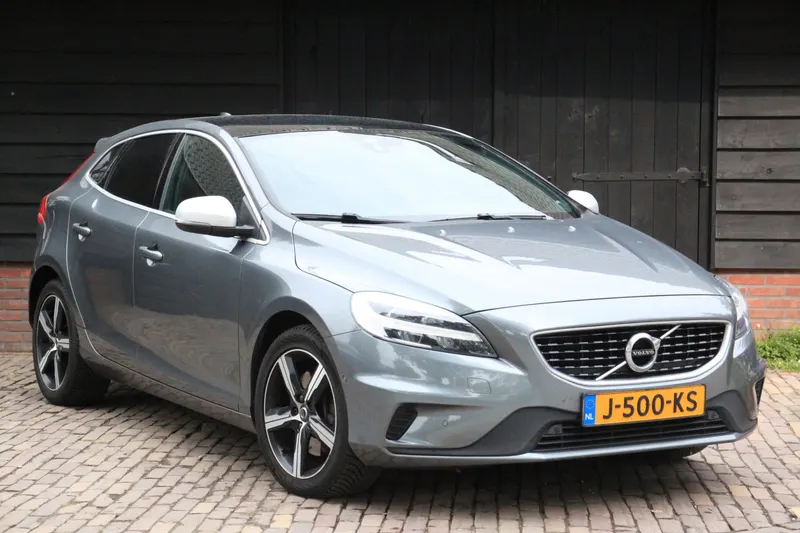 Volvo V40 (2020)