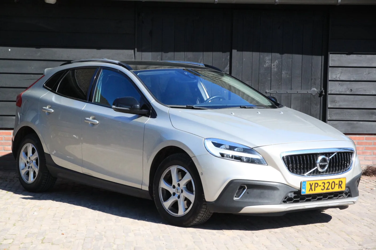 Volvo V40 (2019) — foto 1