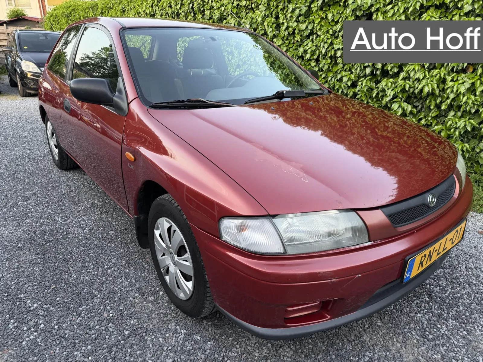 Mazda 323 (1997) — foto 1
