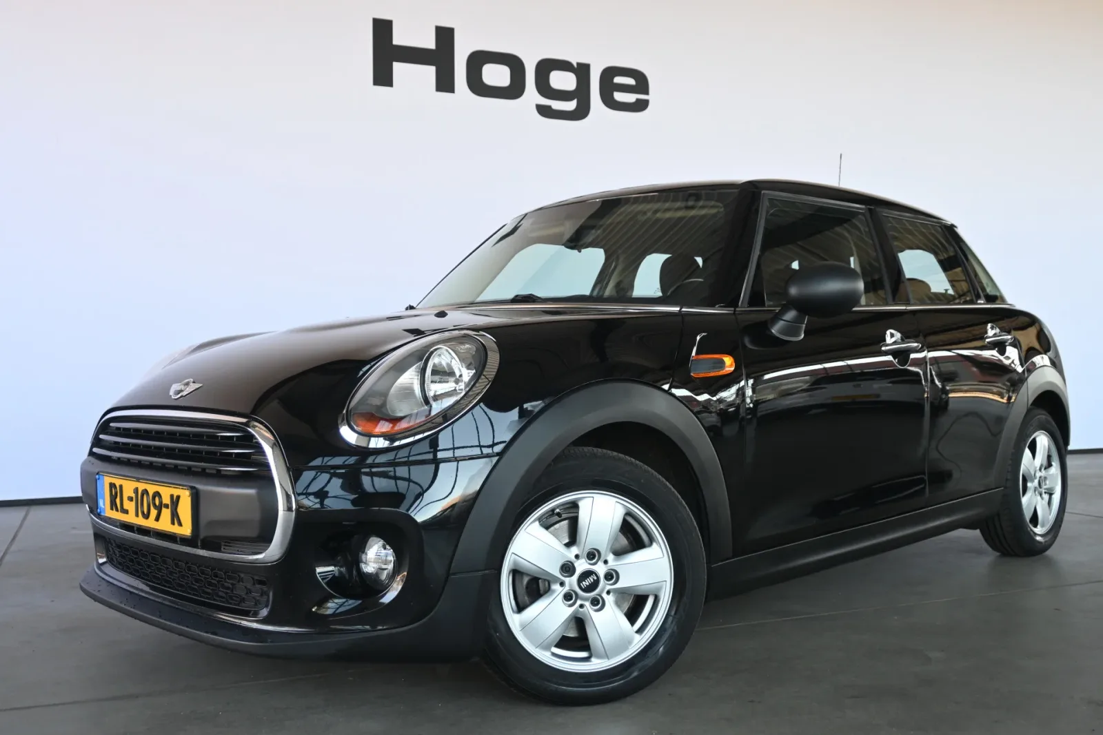 MINI 1 5 Business Nap Airco Cruise Control Navigatie Lichtmetaal (2018) — foto 1