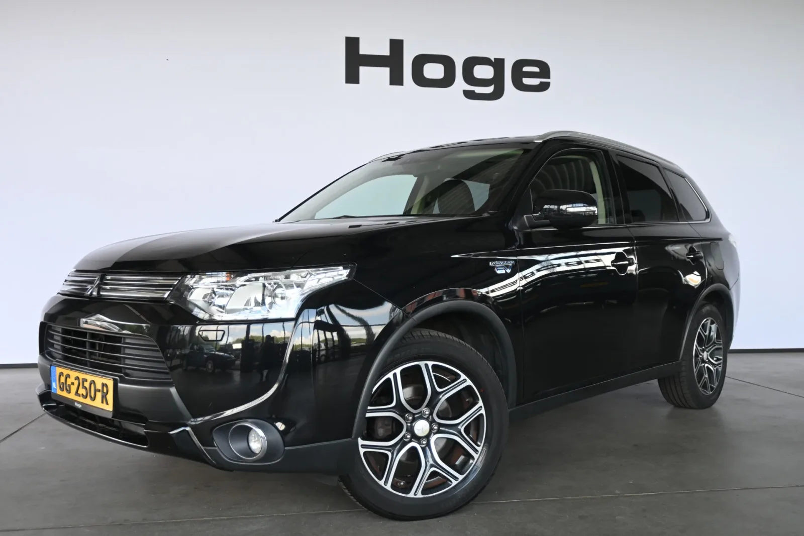 Mitsubishi Outlander (2015) — foto 1