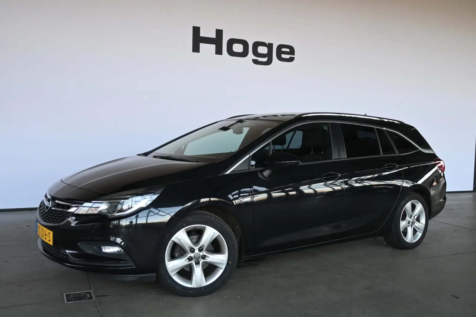 Opel Astra (2016) — foto 1