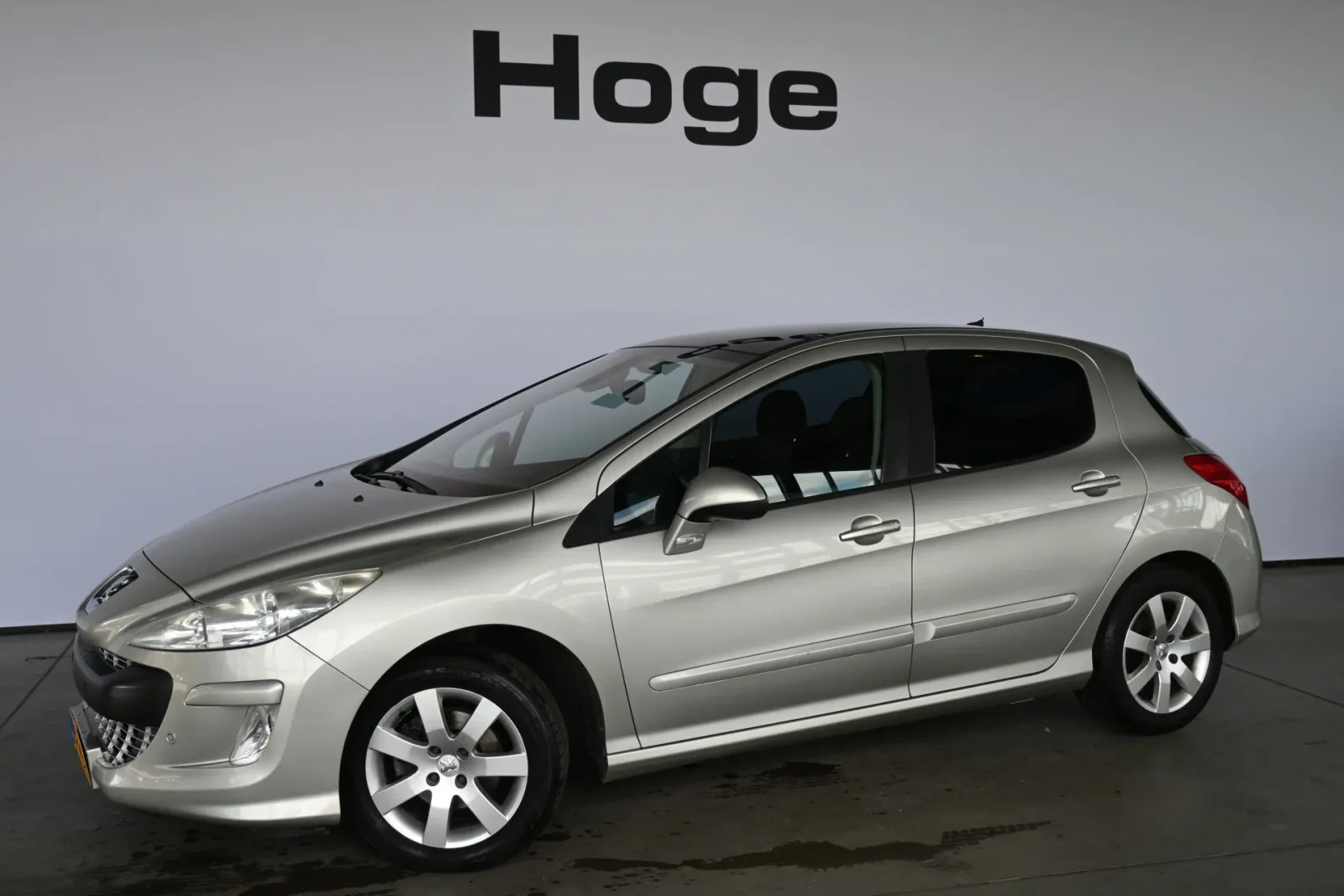 Peugeot 308 (2008) — foto 1